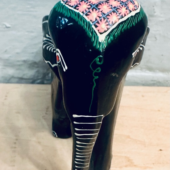 VINTAGE HAND CARVED HAND MADEHAND‎ PAINTED BLACK ELEPHANT - Picture 2 of 5